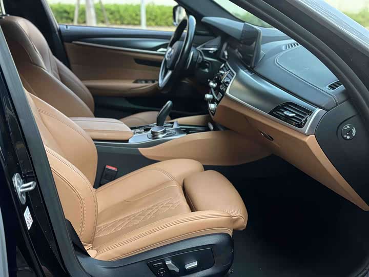 Фото 5 - BMW 5 Series