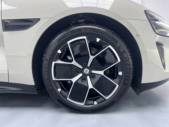 Фото 4 - Xiaomi SU7