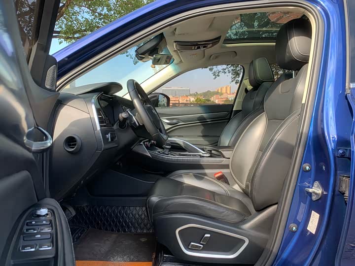 Фото 14 - Geely Tugella