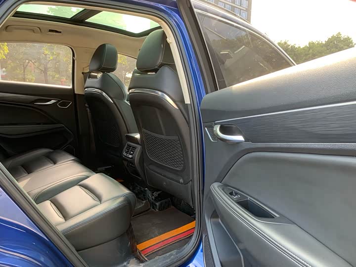 Фото 17 - Geely Tugella