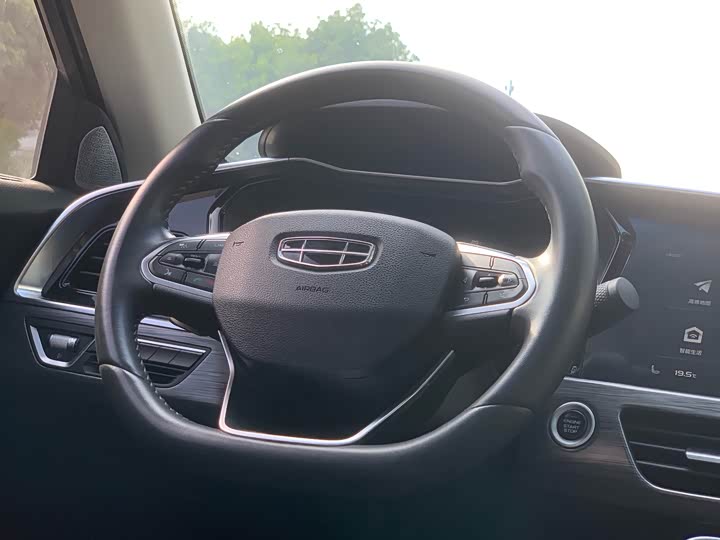 Фото 20 - Geely Tugella