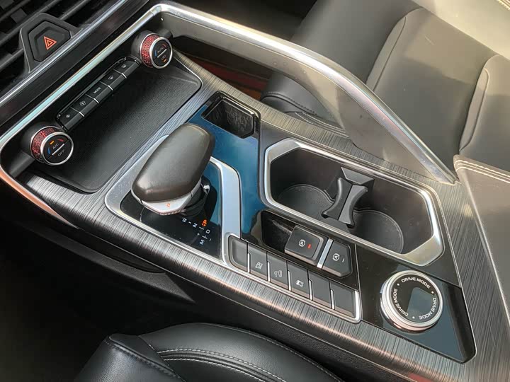 Фото 21 - Geely Tugella