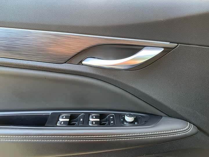 Фото 22 - Geely Tugella