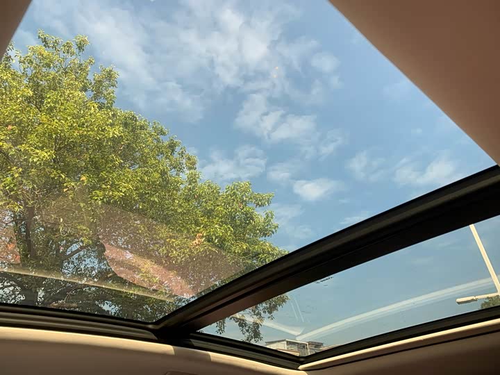 Фото 32 - Geely Tugella