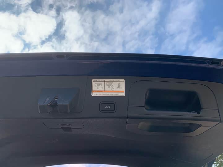 Фото 8 - Geely Tugella