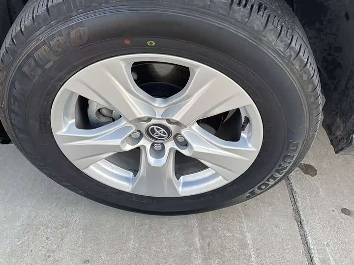 Фото 11 - Toyota RAV4