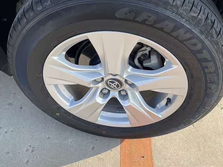 Фото 12 - Toyota RAV4