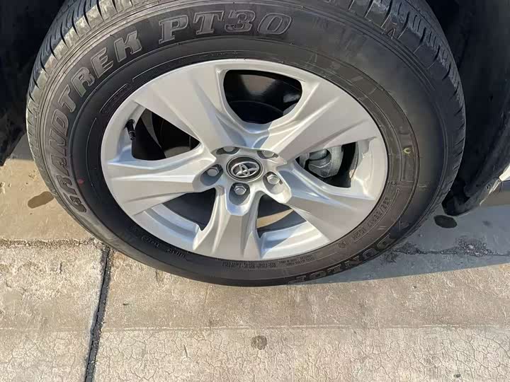 Фото 17 - Toyota RAV4