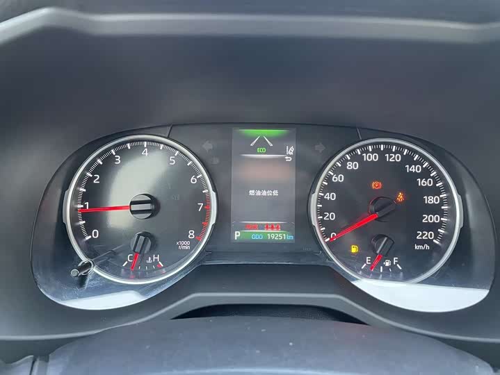 Фото 21 - Toyota RAV4