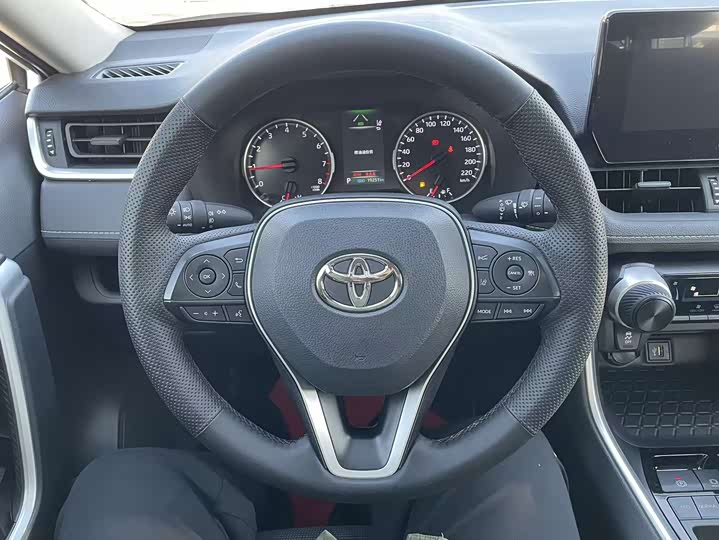 Фото 22 - Toyota RAV4