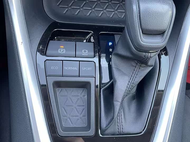 Фото 23 - Toyota RAV4