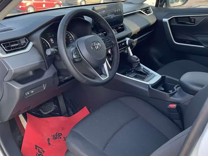 Фото 5 - Toyota RAV4