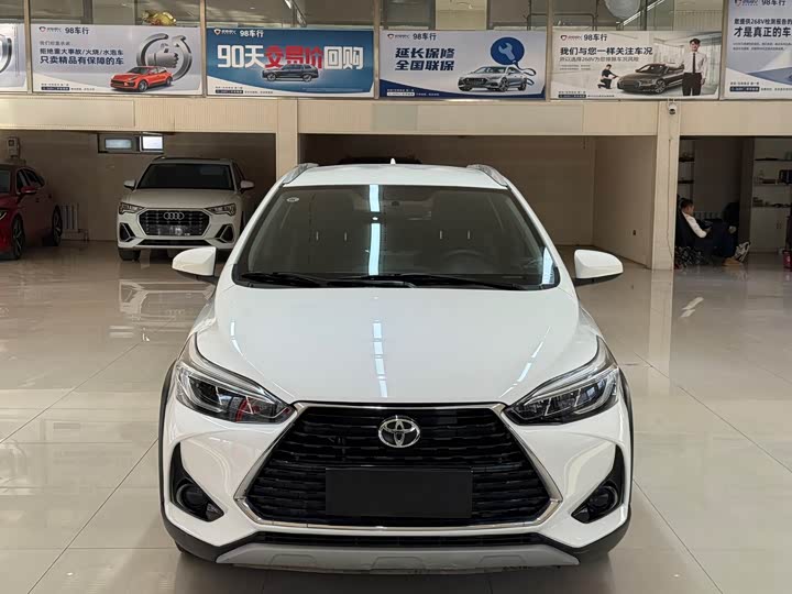 Фото 2 - Toyota Yaris L Hatchback