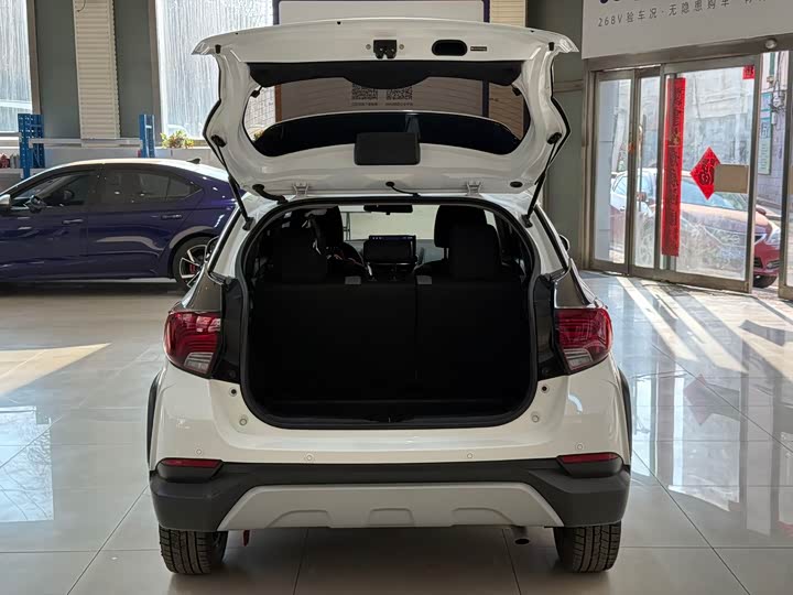 Фото 22 - Toyota Yaris L Hatchback