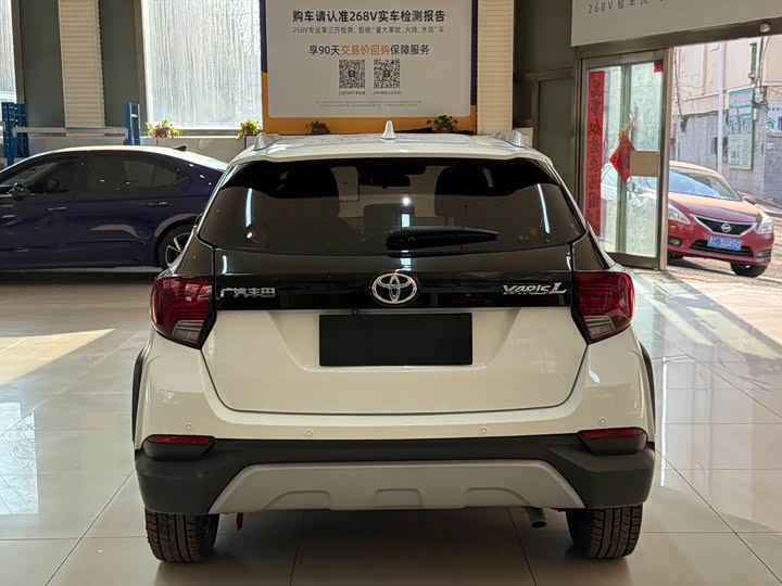 Фото 5 - Toyota Yaris L Hatchback