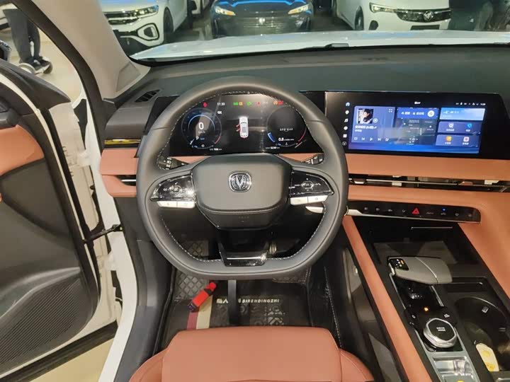 Фото 11 - Changan CS75 Plus