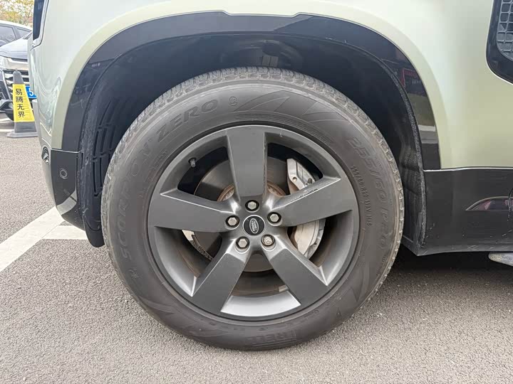 Фото 10 - Land Rover Defender