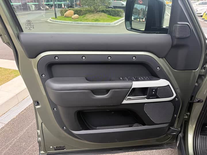 Фото 6 - Land Rover Defender