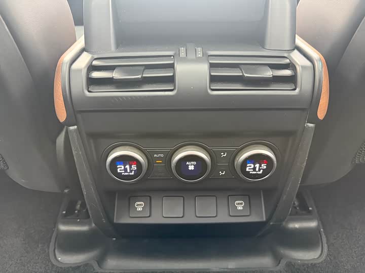 Фото 7 - Land Rover Defender