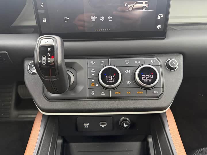 Фото 8 - Land Rover Defender