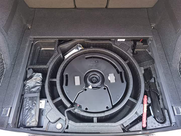 Фото 11 - Audi Q5L