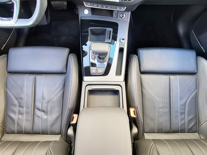 Фото 18 - Audi Q5L