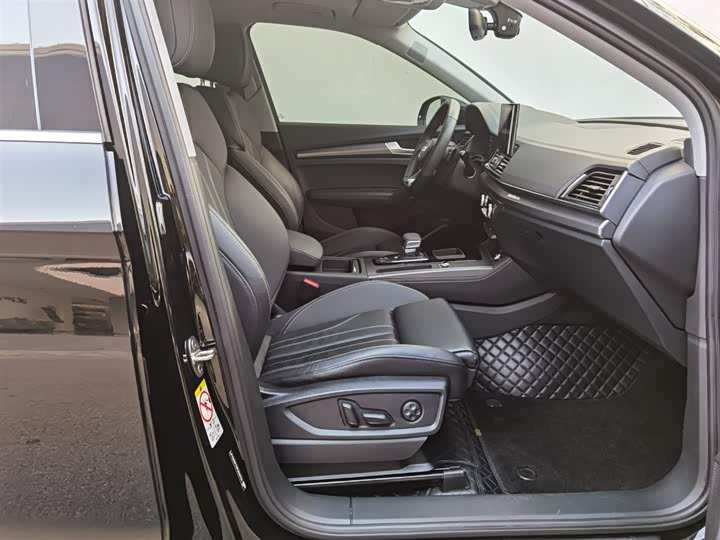 Фото 23 - Audi Q5L