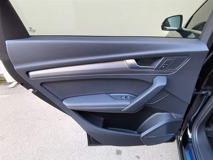 Фото 24 - Audi Q5L