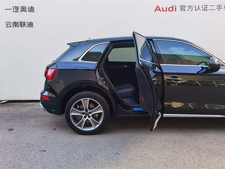 Фото 25 - Audi Q5L