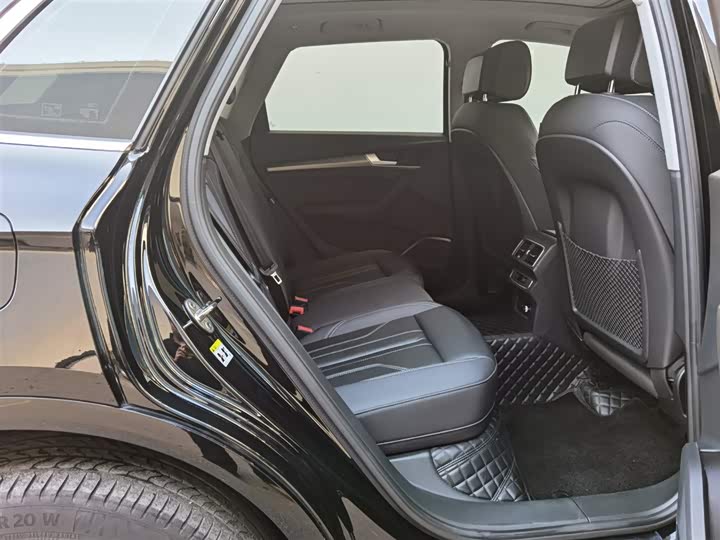 Фото 28 - Audi Q5L