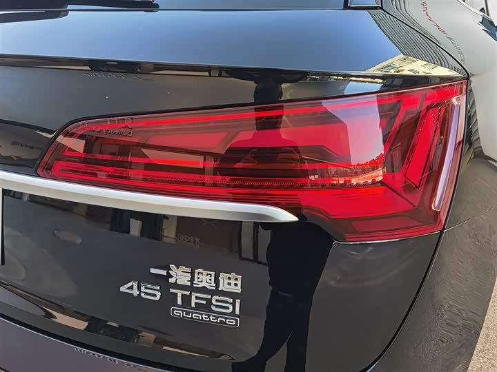 Фото 30 - Audi Q5L