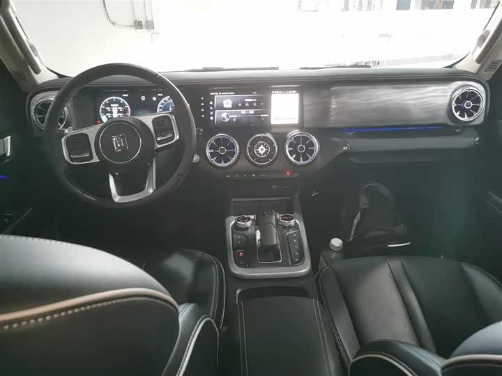 Фото 10 - Tank 300