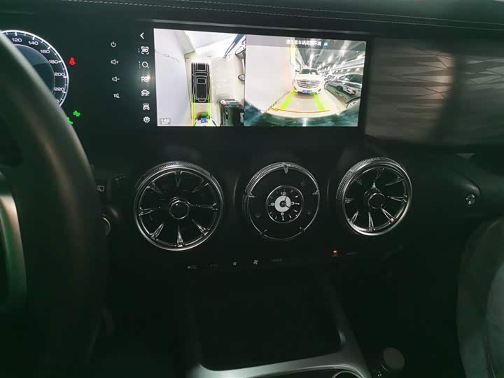 Фото 13 - Tank 300