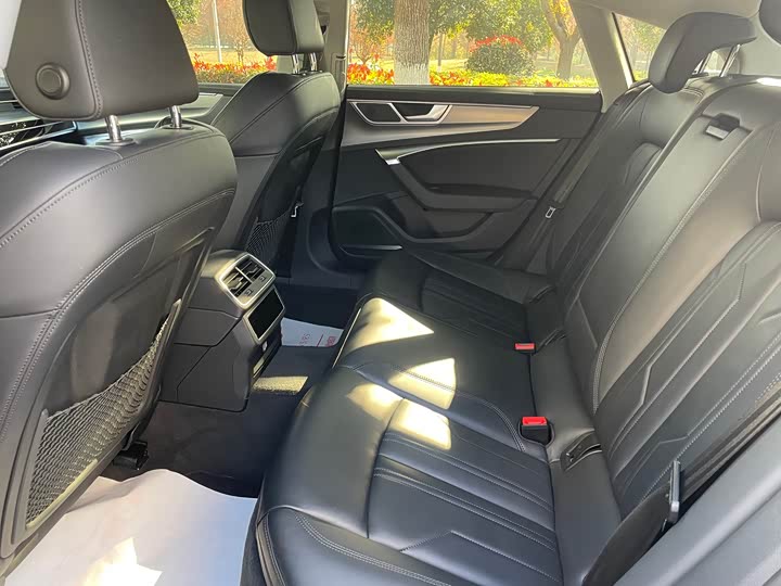 Фото 9 - Audi A7