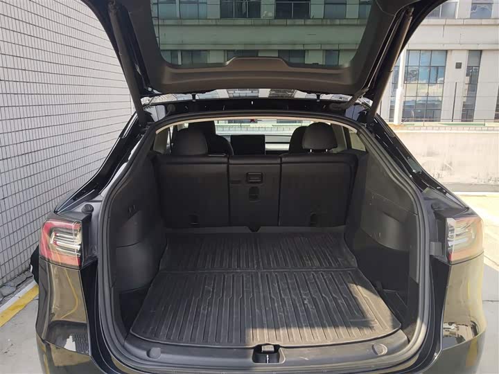 Фото 19 - Tesla Model Y