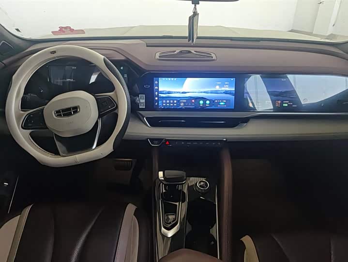 Фото 12 - Geely Monjaro