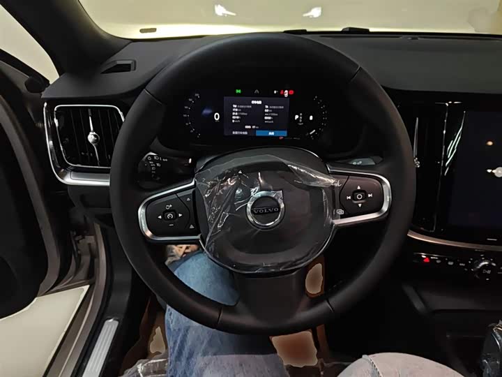 Фото 11 - Volvo S60