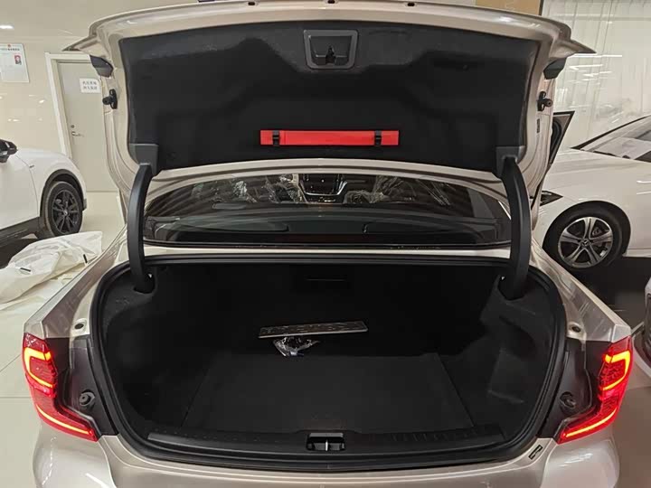 Фото 19 - Volvo S60