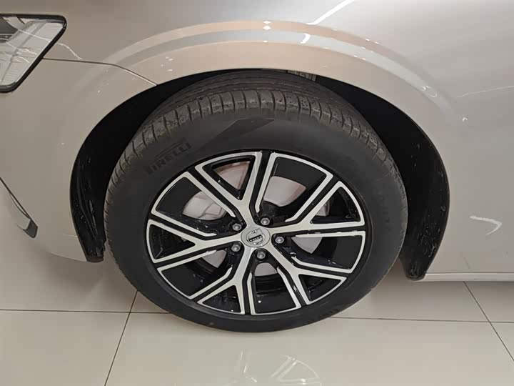 Фото 23 - Volvo S60