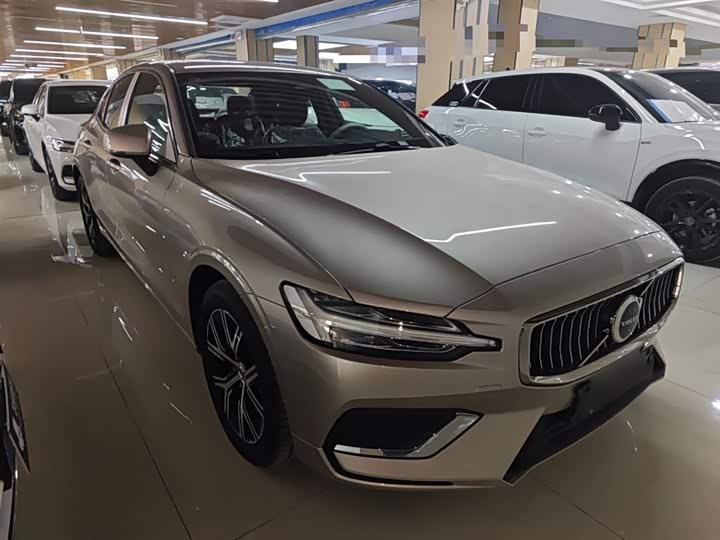 Фото 4 - Volvo S60