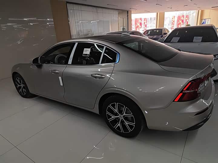 Фото 5 - Volvo S60