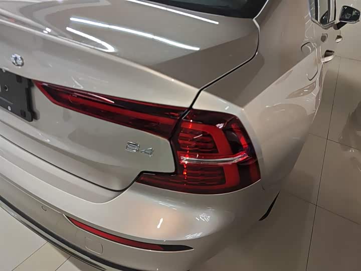 Фото 8 - Volvo S60