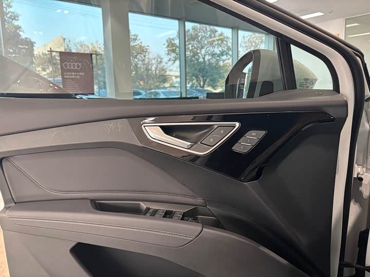 Фото 13 - Audi Q4 e-tron