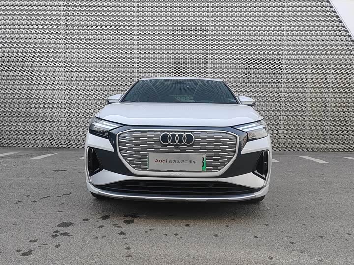 Фото 2 - Audi Q4 e-tron