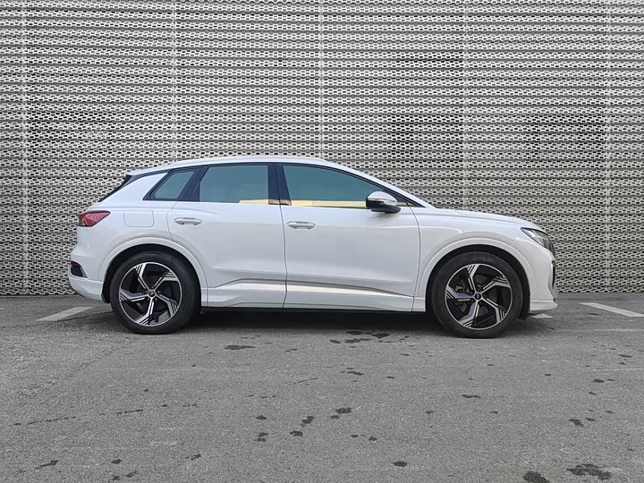 Фото 3 - Audi Q4 e-tron