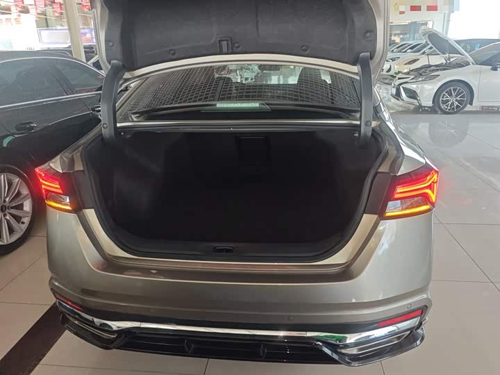 Фото 19 - Nissan Teana