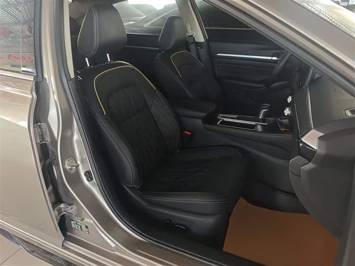 Фото 25 - Nissan Teana