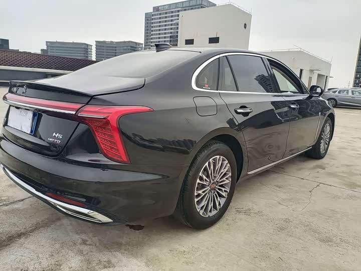 Фото 11 - Hongqi H5