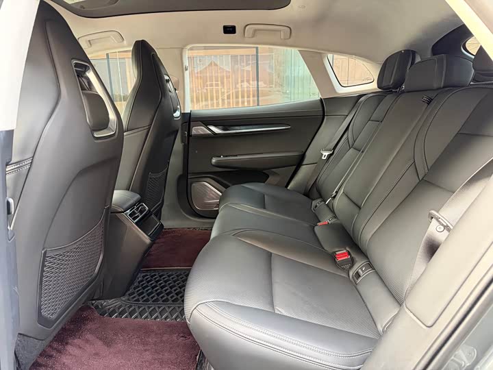 Фото 10 - Zeekr 001