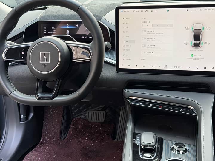 Фото 12 - Zeekr 001